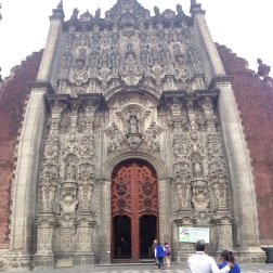 Üks Catedral Metropolitana sissepääs. Centro, Ciudad de Mexico.